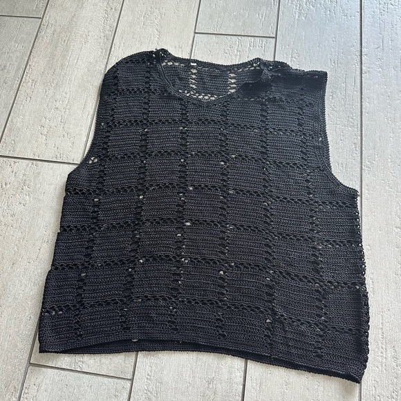 Black crocheted sweater. Perfection. Fits size M. Non branded. - Picture 4 of 6